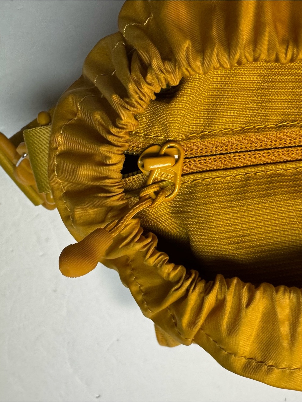 Rare Herschel Supply Co. Barnes Trail Tote In Yellow Mustard Water Resistant - Picture 9 of 15